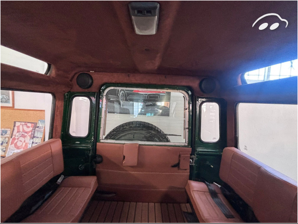 Land Rover Defender  4