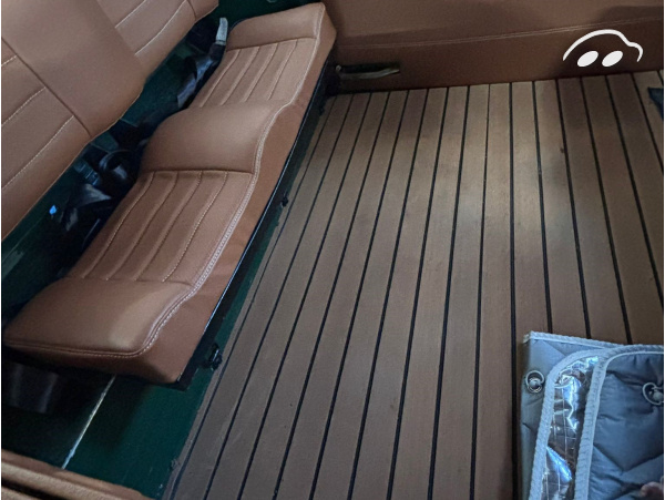 Land Rover Defender  5