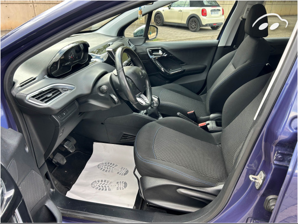 Peugeot 208 STYLE 1.2 6