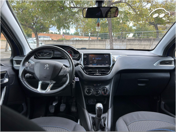 Peugeot 208 STYLE 1.2 7