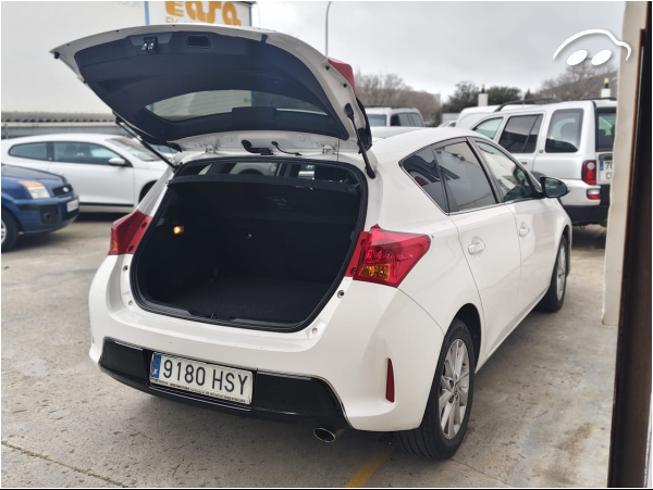 Toyota Auris 1.9 8