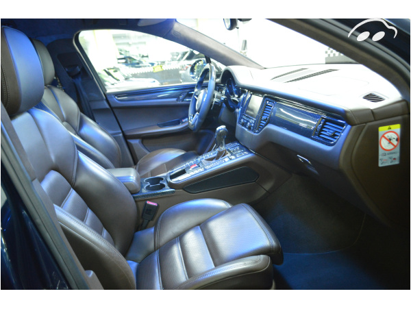 Porsche Macan turbo 6