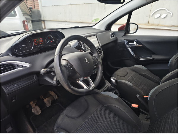 Peugeot 208 1.2 9