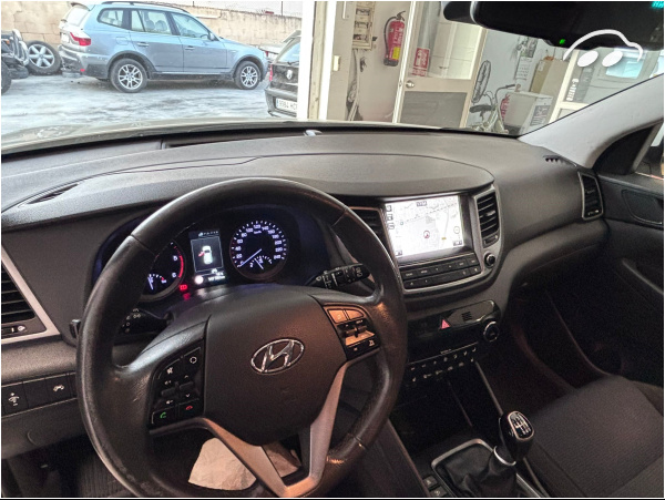 Hyundai Tucson  4