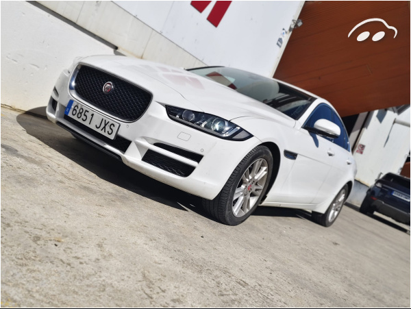 Jaguar XE 2.0 3