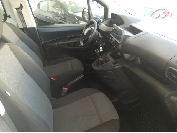 Peugeot Rifter 1.5 6