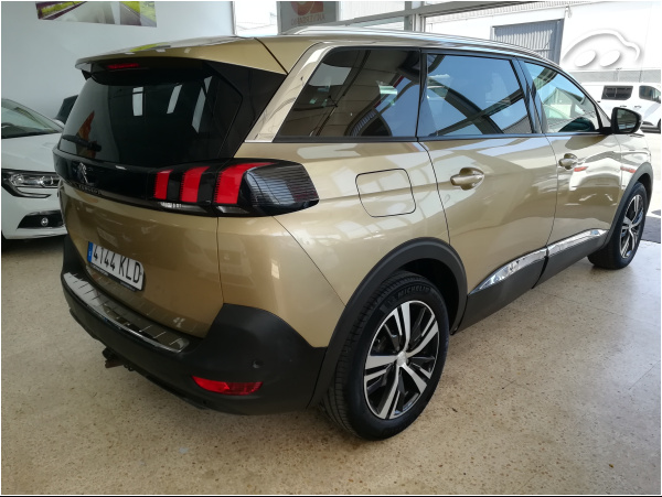 Peugeot 5008 SUV ALLURE 130 4