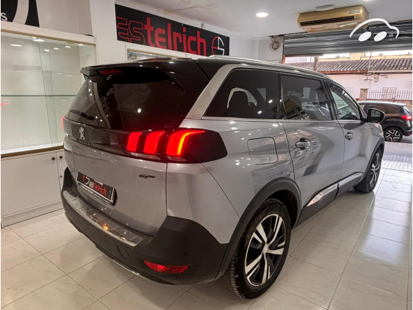 Peugeot 5008  12