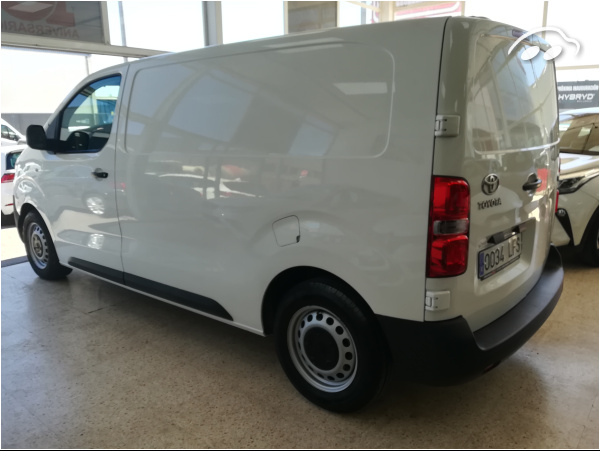 Toyota PROACE business 3