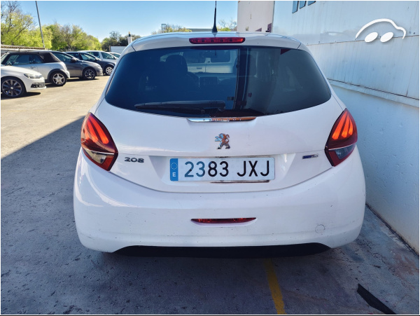 Peugeot 208 1.2 5
