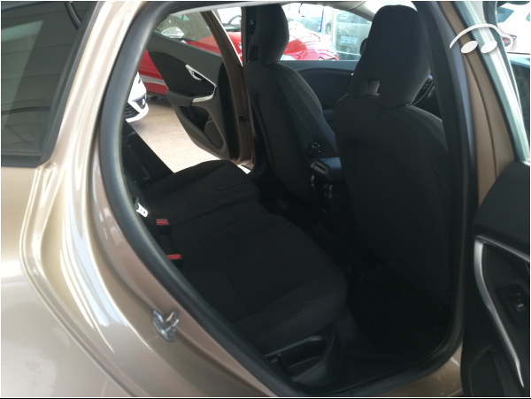 Volvo V40 Cross Country momentum 7