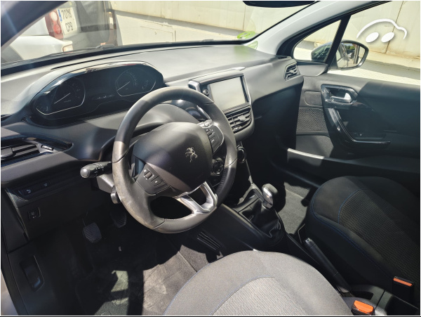 Peugeot 208 1.2 8