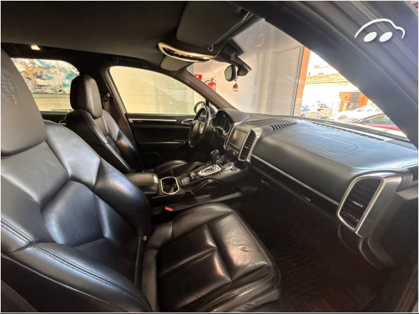 Porsche Cayenne S  4