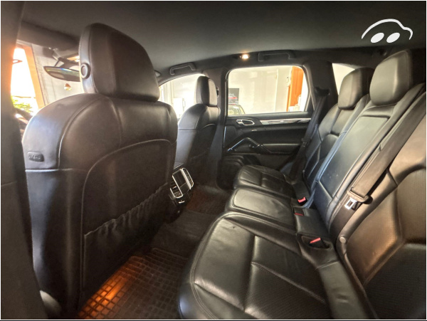 Porsche Cayenne S  8