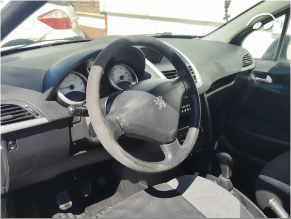 Peugeot 207 1.6 11