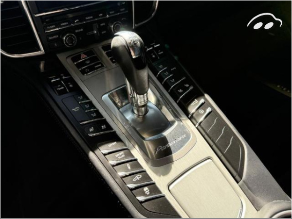 Porsche Panamera  4.8 Turbo 6