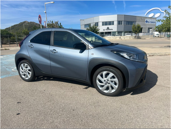 Toyota Aygo X Cross Play 1.0 VVTI 1