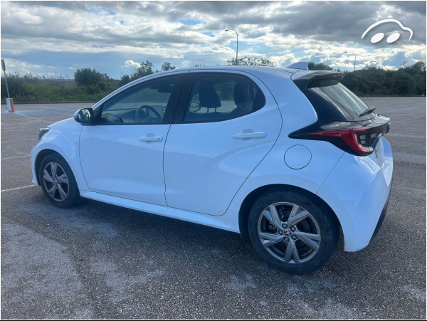Toyota Yaris Active Tech hybrid 3