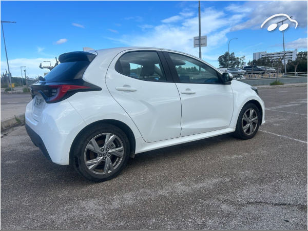 Toyota Yaris Active Tech hybrid 2