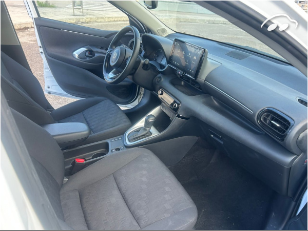 Toyota Yaris Active Tech hybrid 6