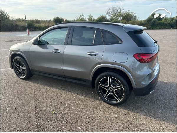 Mercedes-benz GLA 250e  DCT 4