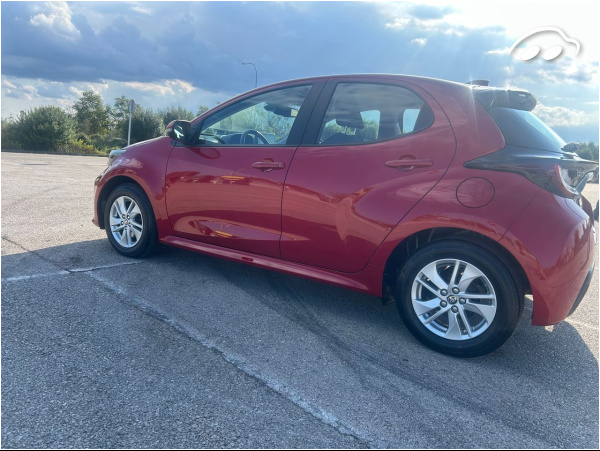 Toyota Yaris S-EDITION 125cv 4